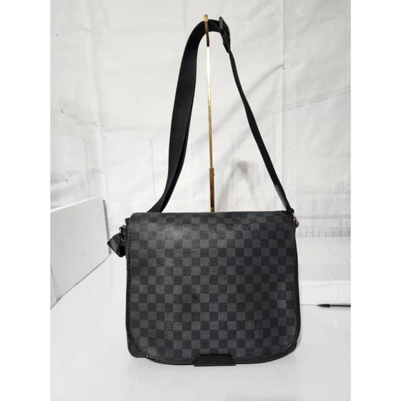 Authentic Louis Vuitton Damier Graphite Renzo Messenger Bag Grey/Black - Picture 14 of 14
